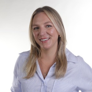Gretchen Seller Headshot-1-1